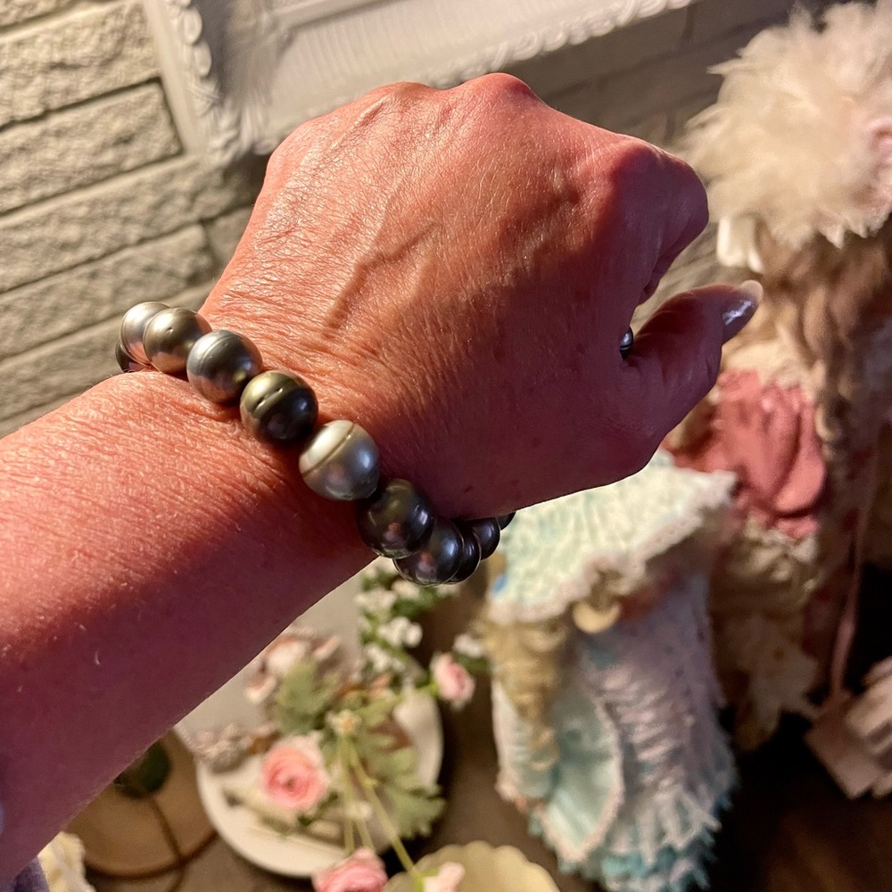 Authentic south sea Tahitian pearl necklace